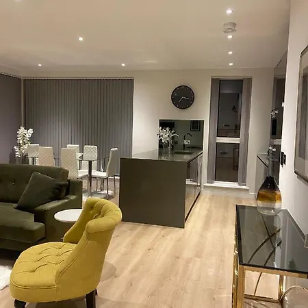 Appartamento Marvelous 3 Bed Penthouse In Kewbridge Londra Esterno foto