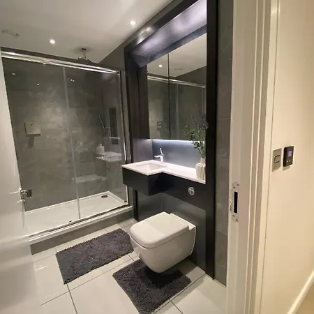 Appartamento Marvelous 3 Bed Penthouse In Kewbridge Londra Esterno foto