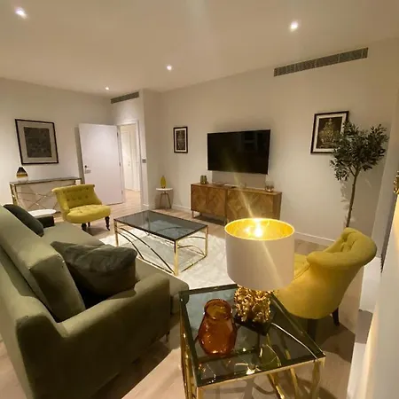 Appartamento Marvelous 3 Bed Penthouse In Kewbridge Londra Esterno foto