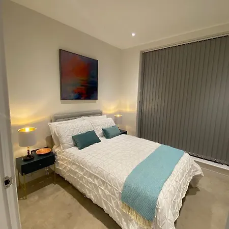 Appartamento Marvelous 3 Bed Penthouse In Kewbridge Londra Esterno foto