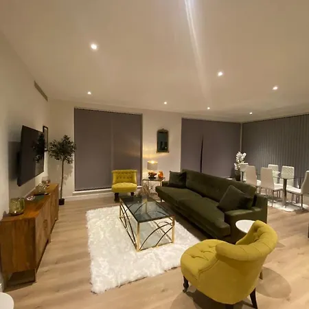 Appartamento Marvelous 3 Bed Penthouse In Kewbridge Londra Esterno foto