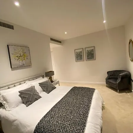 Appartamento Marvelous 3 Bed Penthouse In Kewbridge Londra Esterno foto