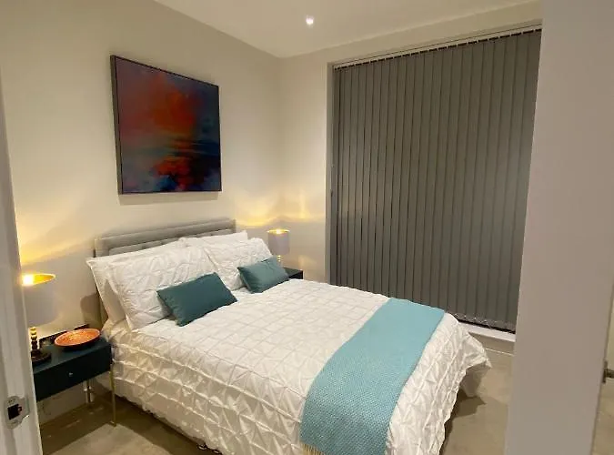Marvelous 3 Bed Penthouse In Kewbridge